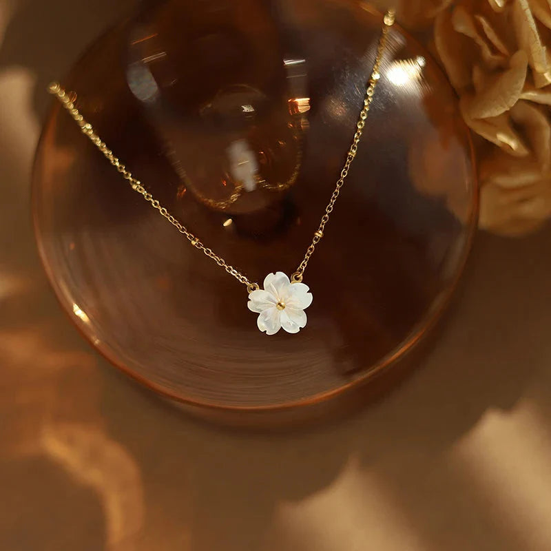 Milky Flower Necklace™