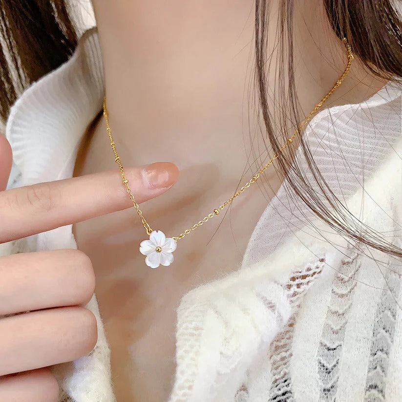 Milky Flower Necklace™