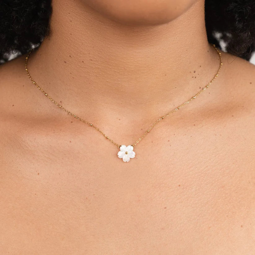 Milky Flower Necklace™